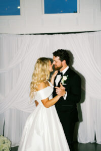 the couples last dance on their wedding day
